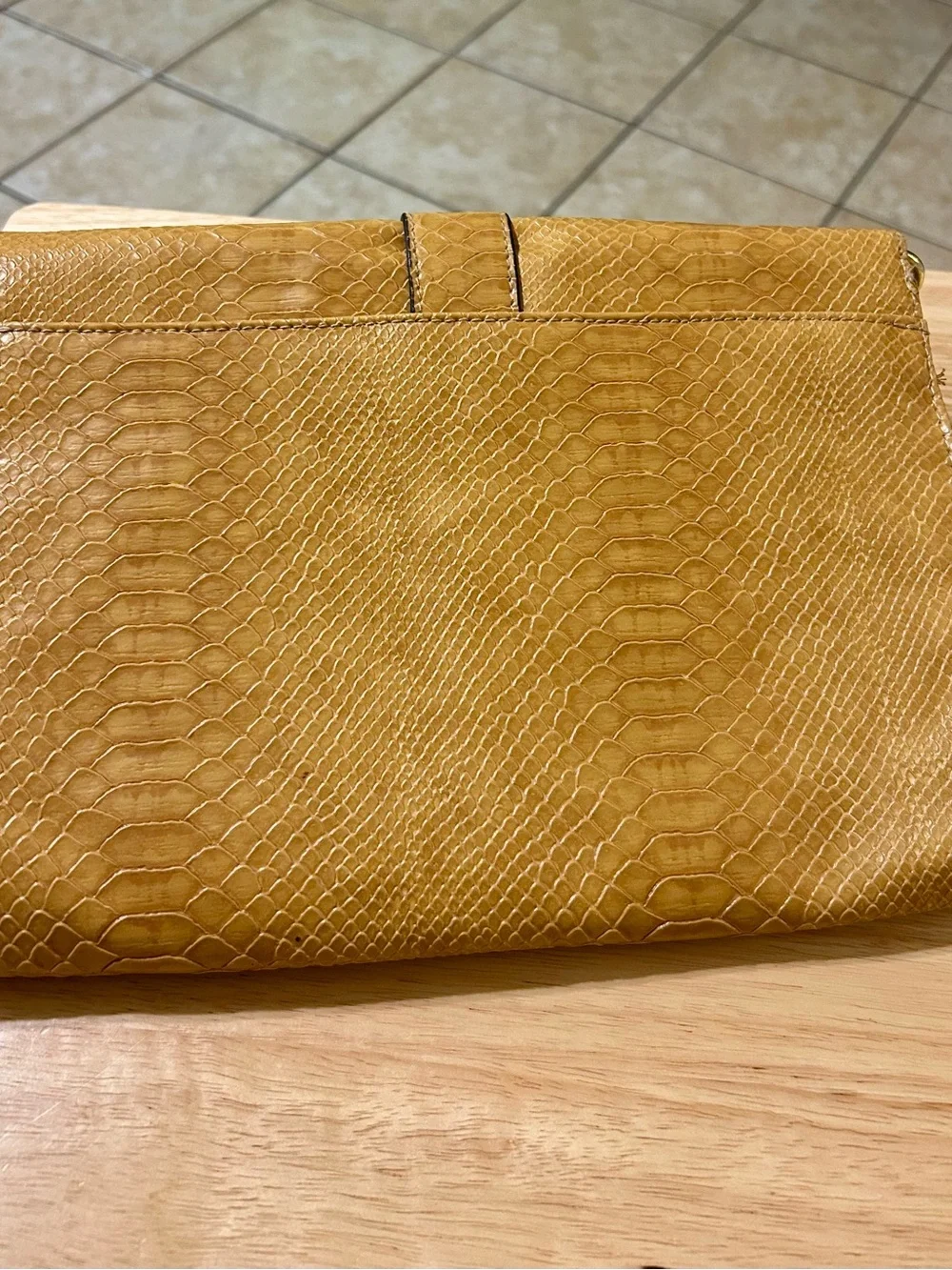 Vintage Y2K Faux Snakeskin Buckle Clutch Wristlet Bag Tan Yellow